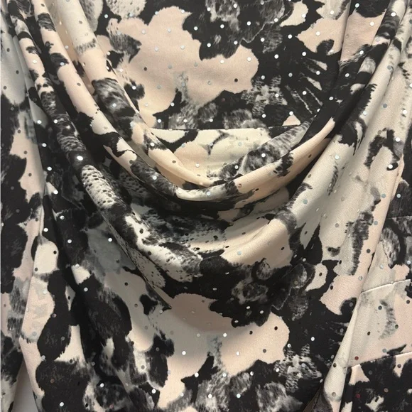 Abstract Print Women's Top - Picture 3 of 6